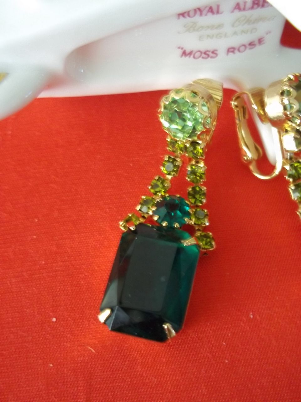 Emerald Green Crystal Brooch and Earrings Set Emerald Green Crystal Brooch and Earrings Set