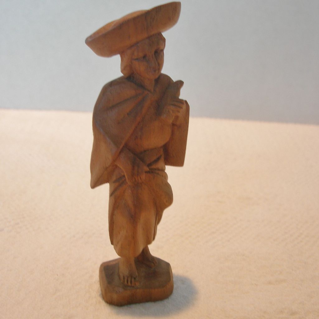 Small Peruvian Carved Wooden Figurines Small Peruvian Carved Wooden Figurines