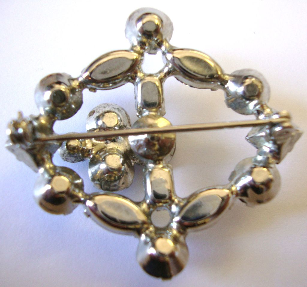 Glittery Clear Rhinestone Brooch / Pin Glittery Clear Rhinestone Brooch / Pin