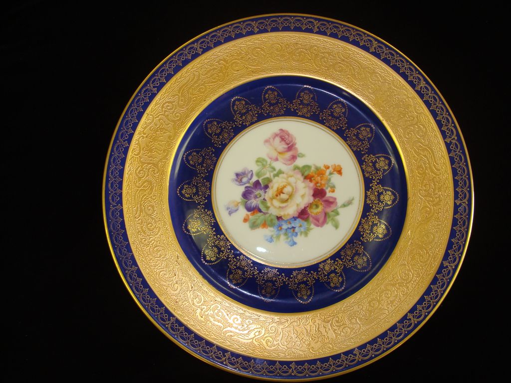 Gorgeous Czechoslovakian / Bohemia Cabinet Plate Decorated by Peerless Gorgeous Czechoslovakian / Bohemia Cabinet Plate Decorated by Peerless