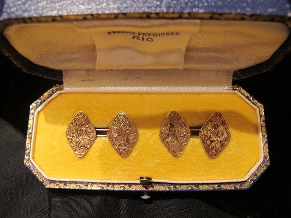 Fourteen Karat yellow gold cuff links adorned with engraved birds, flowers and leaves Fourteen Karat yellow gold cuff links adorned with engraved birds, flowers and leaves