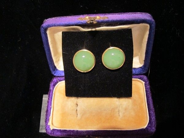 Pair of earrings with a Nephrite Cabochon, set in fourteen karat yellow gold Pair of earrings with a Nephrite Cabochon, set in fourteen karat yellow gold
