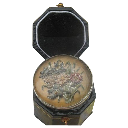 Antique round crystal brooch with a bunch of flowers, set in silver, 19th century Antique round crystal brooch with a bunch of flowers, set in silver, 19th century