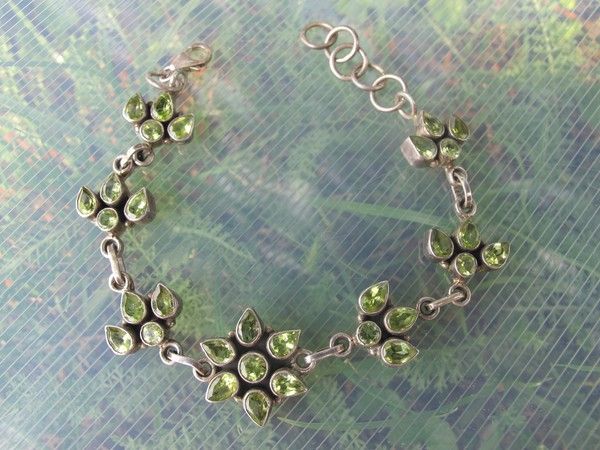 Periodot and silver bracelet in the shape of flowers and leaves, early 20th century Periodot and silver bracelet in the shape of flowers and leaves, early 20th century