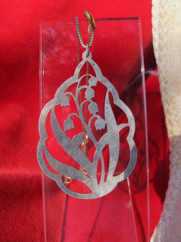 Art Deco silver pendant depicting a lily of the valley, dated at about 1930 Art Deco silver pendant depicting a lily of the valley, dated at about 1930