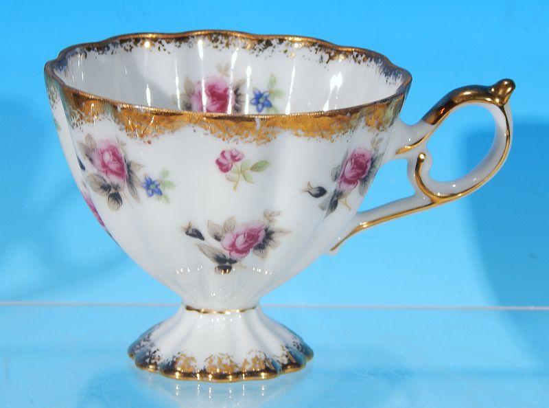 Vintage FRED ROBERTS COMPANY China Teacup & Saucer Set - Japan - Pink Roses Vintage FRED ROBERTS COMPANY China Teacup & Saucer Set - Japan - Pink Roses
