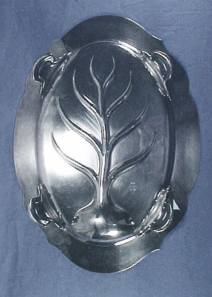 WALLACE Silver Plate 16" Oval Footed Meat Carving & Serving Platter Tray #6055N WALLACE Silver Plate 16" Oval Footed Meat Carving & Serving Platter Tray #6055N
