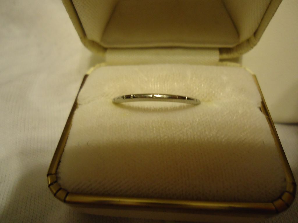 Beautiful 18k White Gold Art Deco Size 6 Wedding Band Estate Ring Beautiful 18k White Gold Art Deco Size 6 Wedding Band Estate Ring