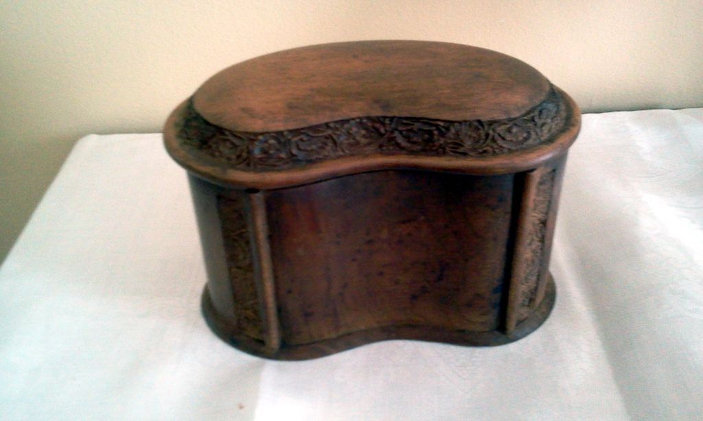 Kidney Shaped Solid Walnut Humidor or Trinket Box Kidney Shaped Solid Walnut Humidor or Trinket Box