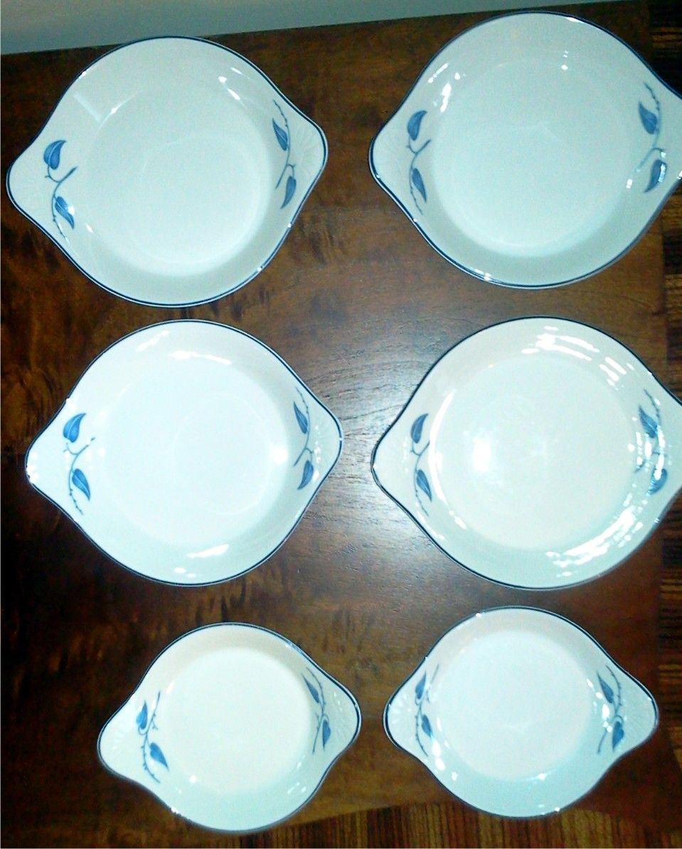 Set of Rosenthal Bowls Blue Leaf Pattern Set of Rosenthal Bowls Blue Leaf Pattern