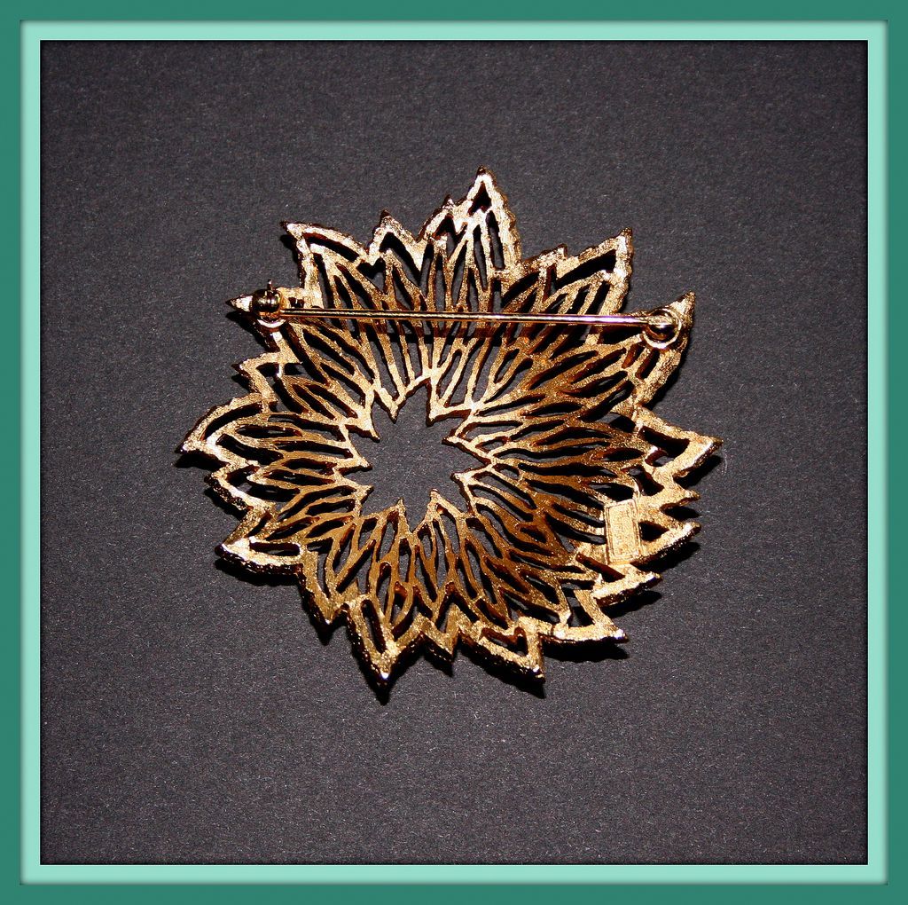 Reduced-Vintage Crown Trifari Goldtone Brooch Reduced-Vintage Crown Trifari Goldtone Brooch