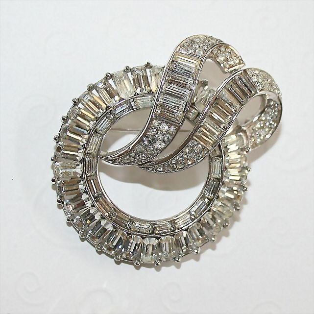 Gorgeous Vintage Crown Trifari Brooch in Clear Rhinestone and Silvertone Gorgeous Vintage Crown Trifari Brooch in Clear Rhinestone and Silvertone