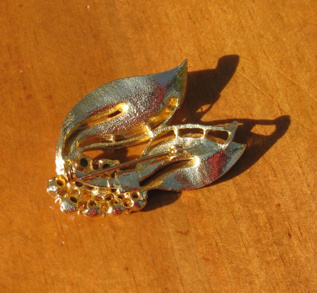 Vintage Brushed Goldtone and Rhinestone Leaf Brooch Vintage Brushed Goldtone and Rhinestone Leaf Brooch
