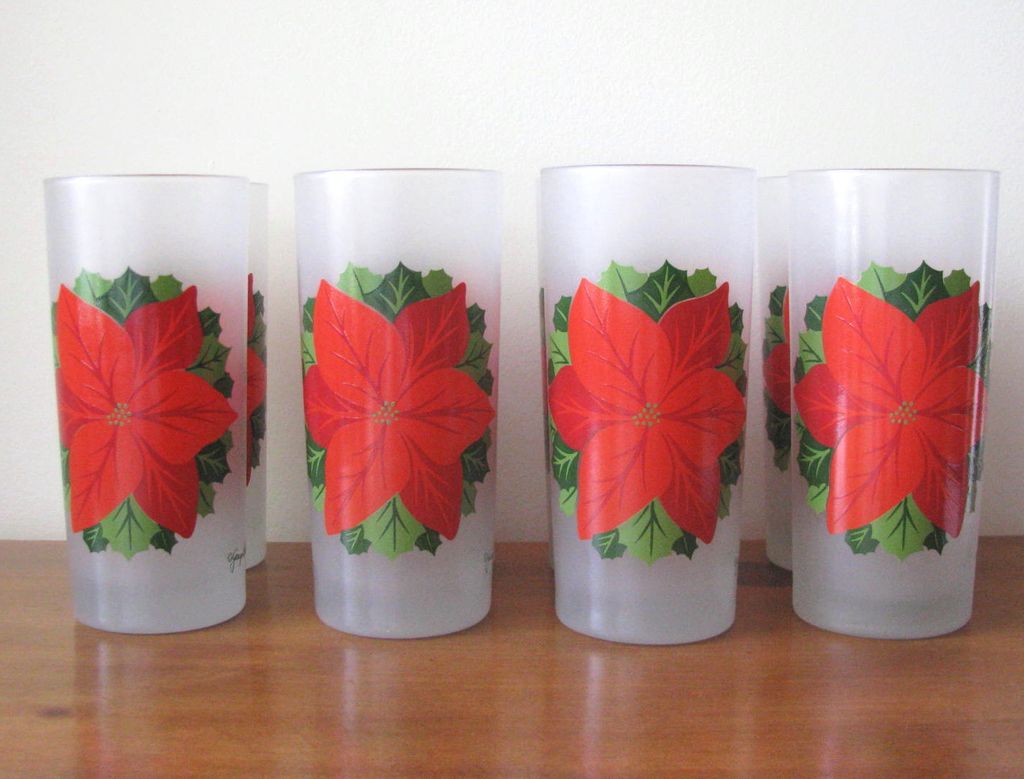 Vintage Poinsettia Tumbler Glasses from Georges Briard - Set of 8 Vintage Poinsettia Tumbler Glasses from Georges Briard - Set of 8