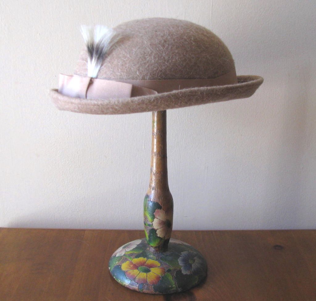 Retro 1930's Tan Wool Hat with Grosgrain Ribbon and Feather Accent Retro 1930's Tan Wool Hat with Grosgrain Ribbon and Feather Accent