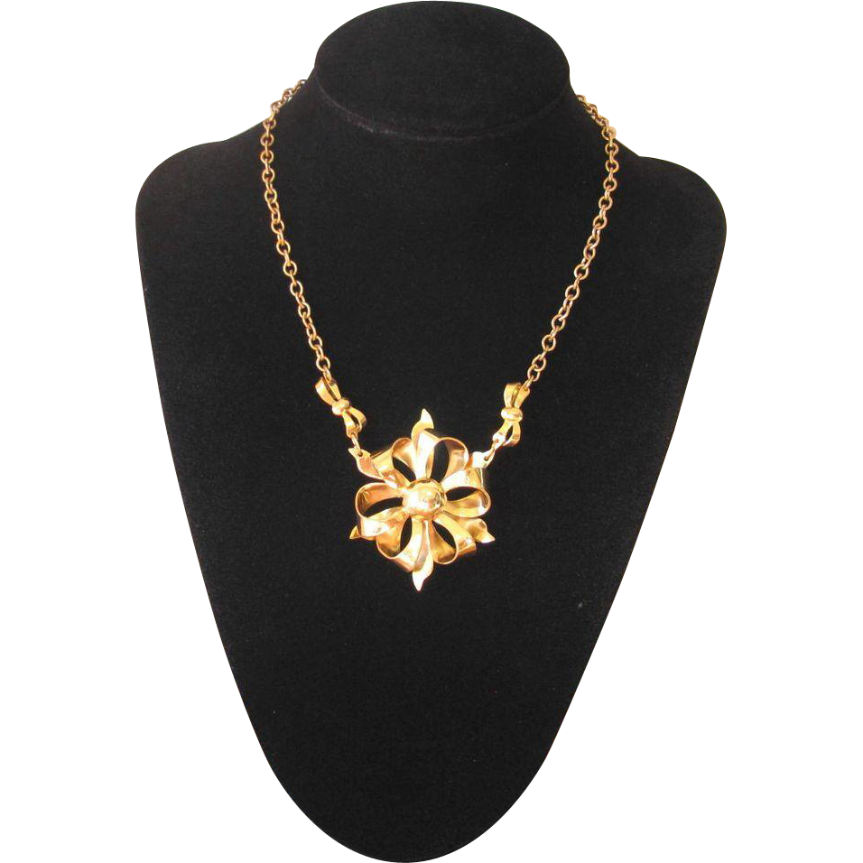 Vintage Goldtone Bow Choker Necklace Vintage Goldtone Bow Choker Necklace