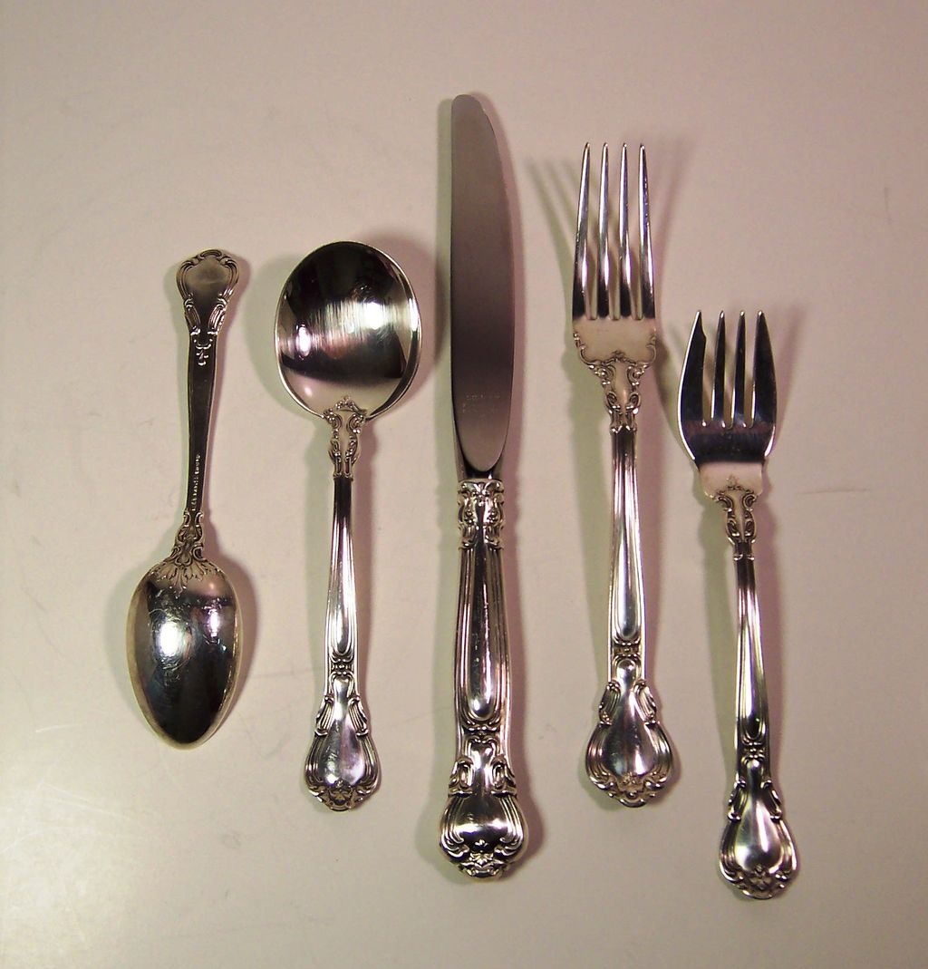 GORHAM | 'Chantilly' Sterling Silver Flatware Set | 70 pieces GORHAM | 'Chantilly' Sterling Silver Flatware Set | 70 pieces