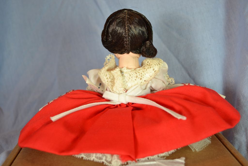 Madame Alexander "Friends from Foreign Lands"- Russia Doll Madame Alexander "Friends from Foreign Lands"- Russia Doll