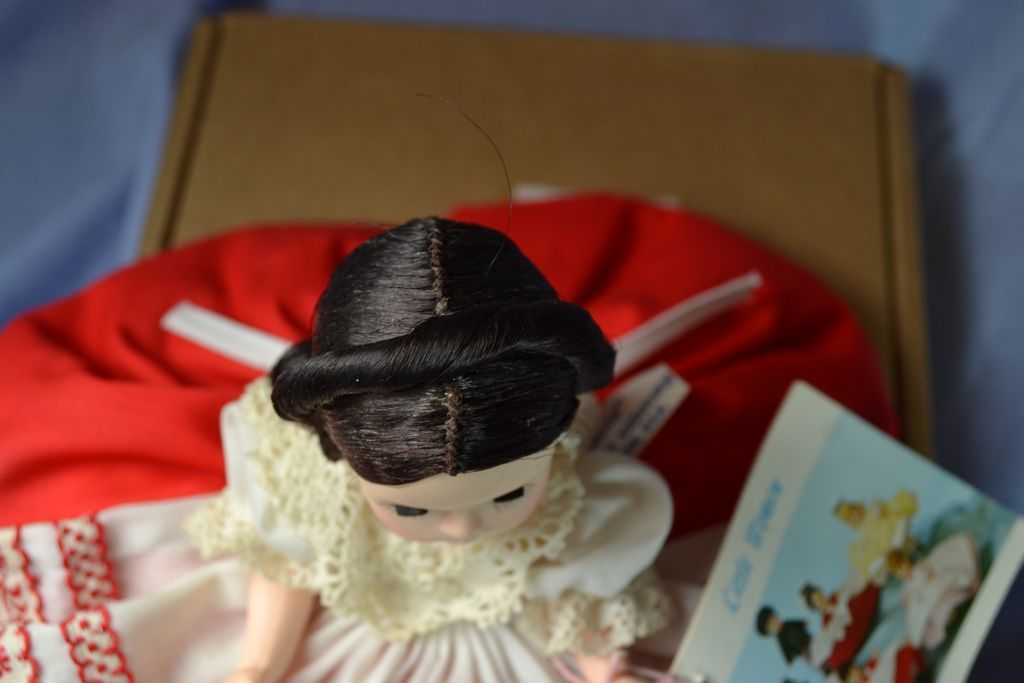 Madame Alexander "Friends from Foreign Lands"- Russia Doll Madame Alexander "Friends from Foreign Lands"- Russia Doll