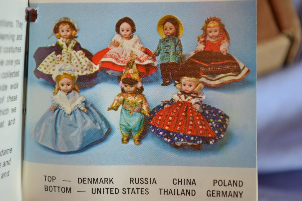 Madame Alexander "Friends from Foreign Lands"- Russia Doll Madame Alexander "Friends from Foreign Lands"- Russia Doll