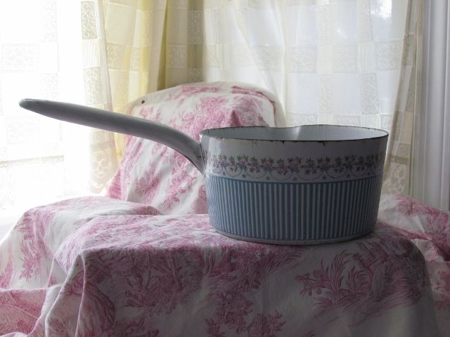 Famous "Guirlande de Roses" Enamelware Sauce Pan by BB Freres, Austria Famous "Guirlande de Roses" Enamelware Sauce Pan by BB Freres, Austria