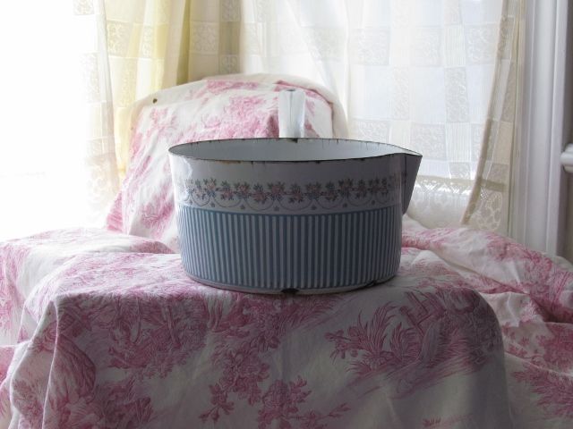 Famous "Guirlande de Roses" Enamelware Sauce Pan by BB Freres, Austria Famous "Guirlande de Roses" Enamelware Sauce Pan by BB Freres, Austria