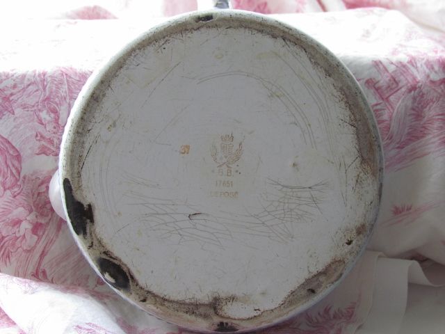 Famous "Guirlande de Roses" Enamelware Sauce Pan by BB Freres, Austria Famous "Guirlande de Roses" Enamelware Sauce Pan by BB Freres, Austria