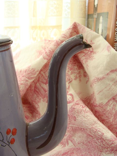 French Vintage Enamelware Coffee Pot, Violet French Vintage Enamelware Coffee Pot, Violet