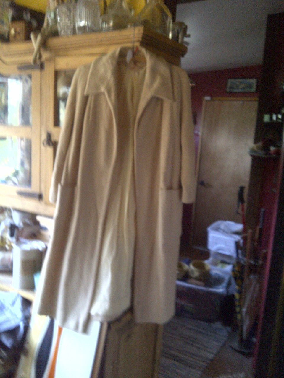 Cream colored vintage coat with two front large pockets Cream colored vintage coat with two front large pockets