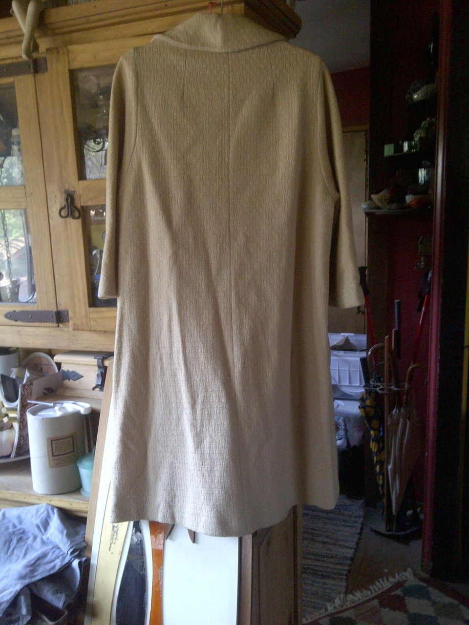 Cream colored vintage coat with two front large pockets Cream colored vintage coat with two front large pockets