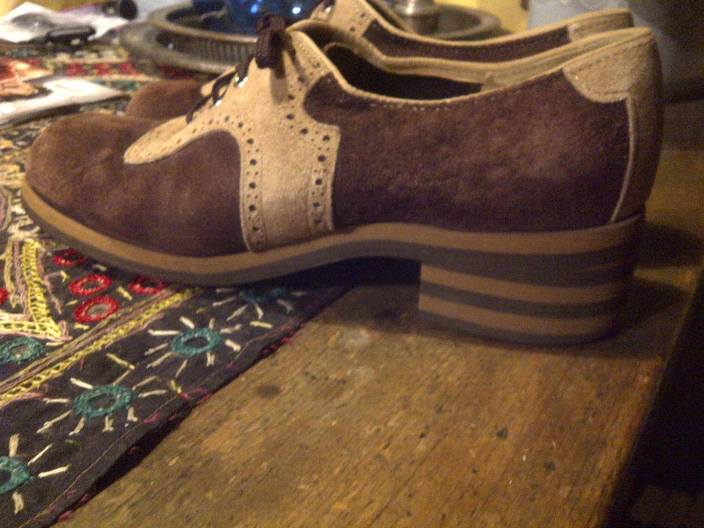 suede 1970's Hush Puppies womens shoes Size 8 brown tan suede 1970's Hush Puppies womens shoes Size 8 brown tan