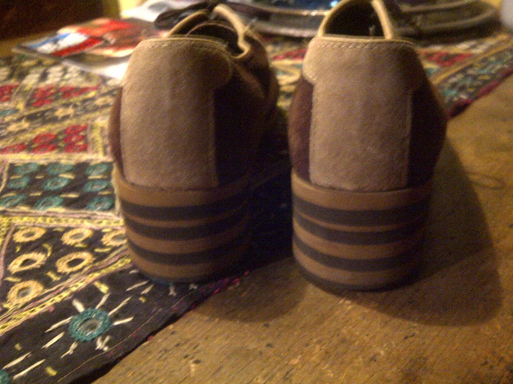 suede 1970's Hush Puppies womens shoes Size 8 brown tan suede 1970's Hush Puppies womens shoes Size 8 brown tan