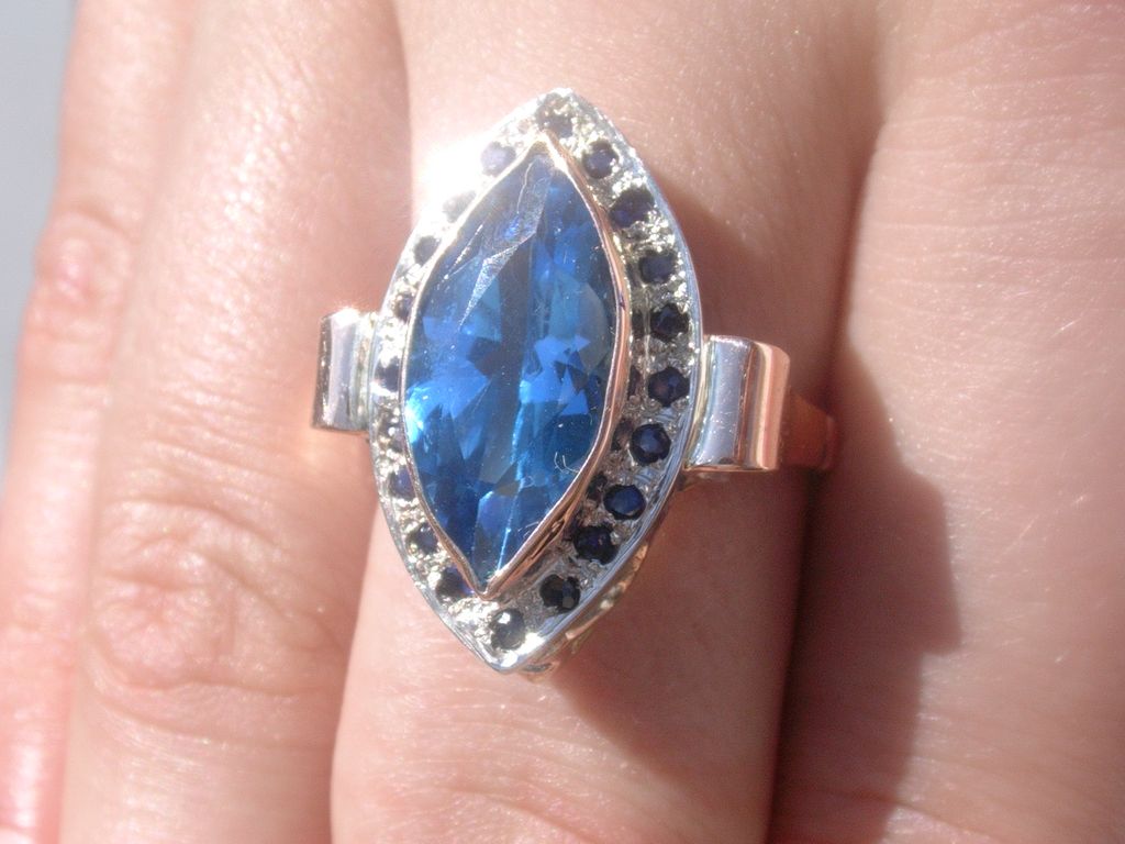 9kt Gold LONDON Blue Topaz/Multi Sapphire Ladies Ring 9kt Gold LONDON Blue Topaz/Multi Sapphire Ladies Ring