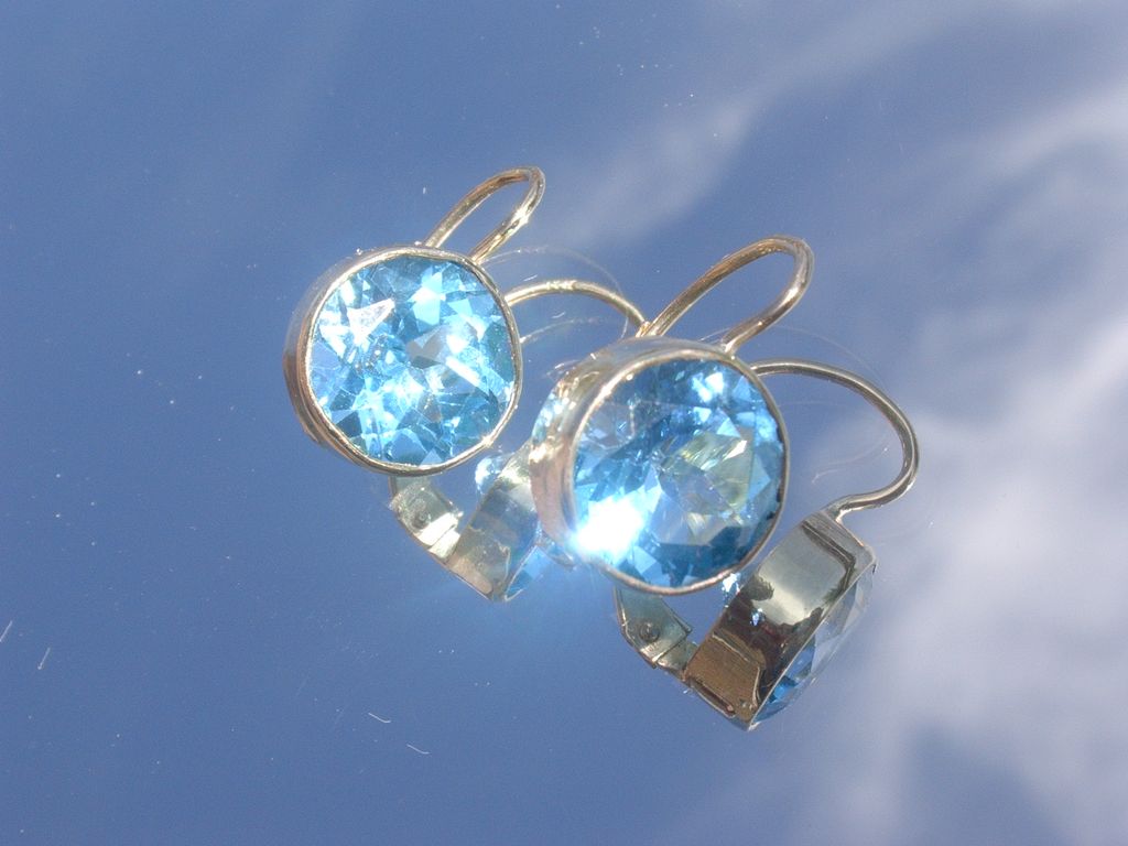 14kt Yellow Gold Deep Blue Topaz Dangle Earrings 14kt Yellow Gold Deep Blue Topaz Dangle Earrings