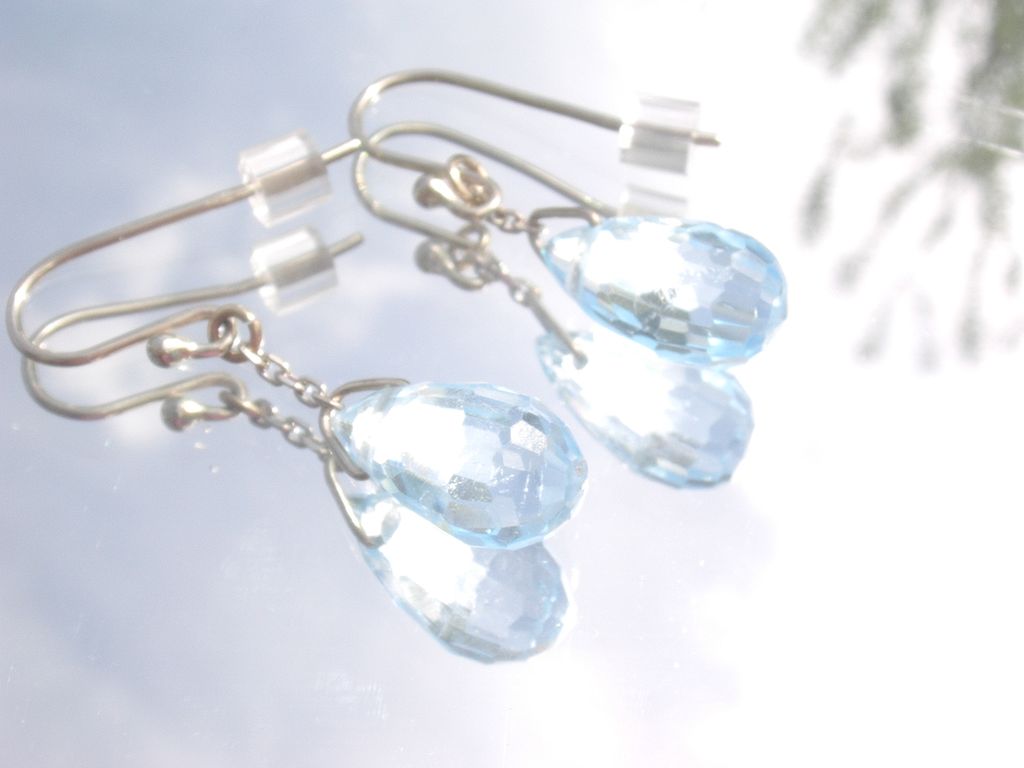 14kt White Gold Blue Topaz Briolette Droplet Earrings 14kt White Gold Blue Topaz Briolette Droplet Earrings