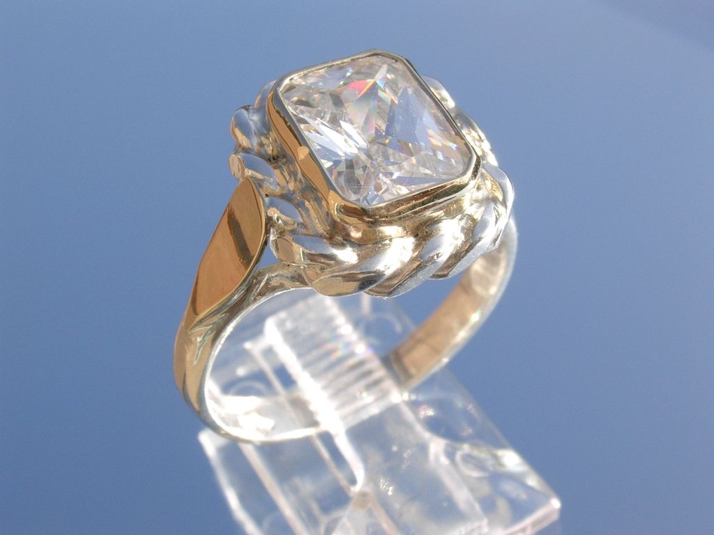 Sterling/9ct Yellow Gold Emerald Cut Cubic Zircon Ladies Ring Sterling/9ct Yellow Gold Emerald Cut Cubic Zircon Ladies Ring