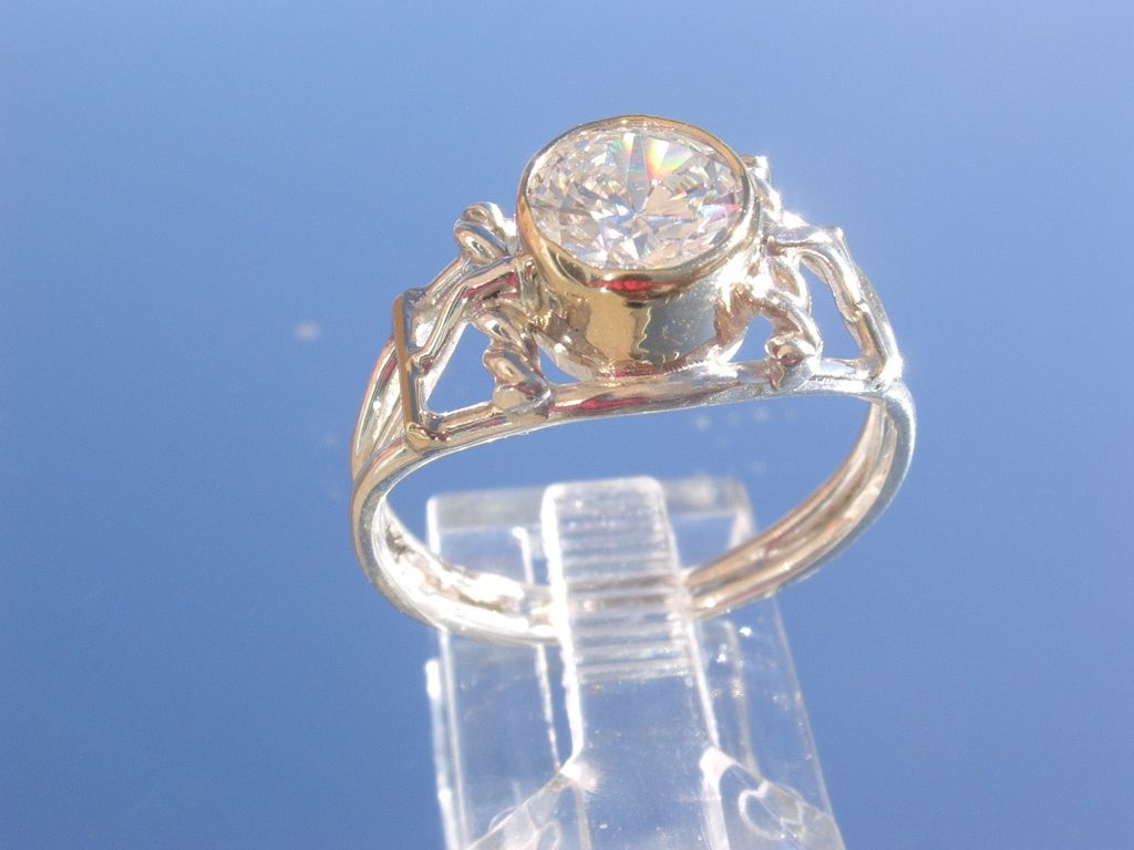 Sterling Wire/9kt Yellow Gold Cubic Zircon Ladies Ring Sterling Wire/9kt Yellow Gold Cubic Zircon Ladies Ring