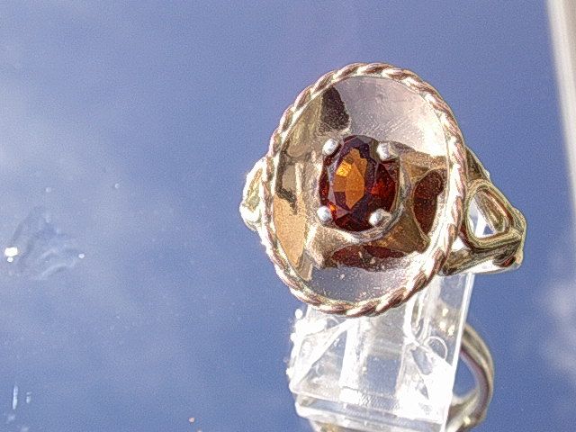Silver/9kt Pink Gold Oval Garnet Ladies Ring Silver/9kt Pink Gold Oval Garnet Ladies Ring