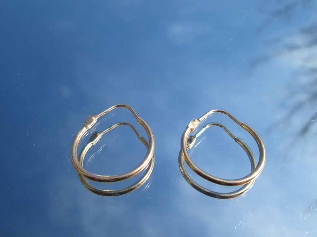 14kt Yellow Gold Round Hoop Earrings 14kt Yellow Gold Round Hoop Earrings