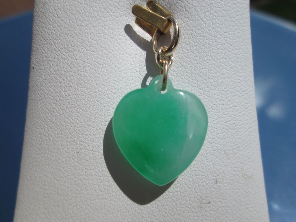 14kt Yellow Gold Artisan Jade Heart Pendant 14kt Yellow Gold Artisan Jade Heart Pendant