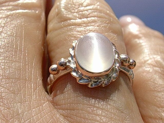 Silver/9kt Pink Gold Grey Moonstone Ladies Ring Silver/9kt Pink Gold Grey Moonstone Ladies Ring