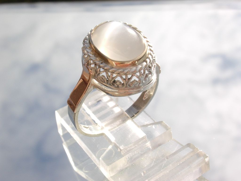 Sterling/9kt Light Grey Oval Moonstone Ladies Ring Sterling/9kt Light Grey Oval Moonstone Ladies Ring