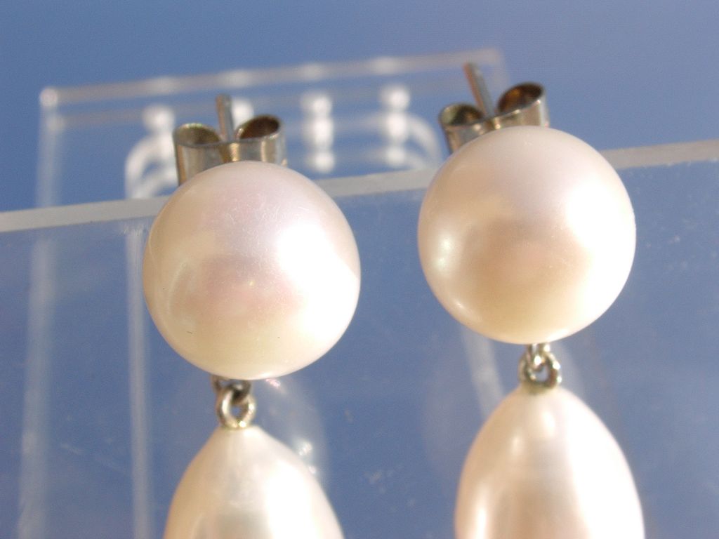 14kt White Gold Freshwater Pearl Dangle Earrings 14kt White Gold Freshwater Pearl Dangle Earrings