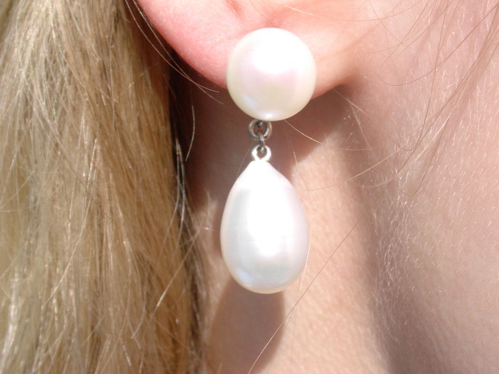 14kt White Gold Freshwater Pearl Dangle Earrings 14kt White Gold Freshwater Pearl Dangle Earrings