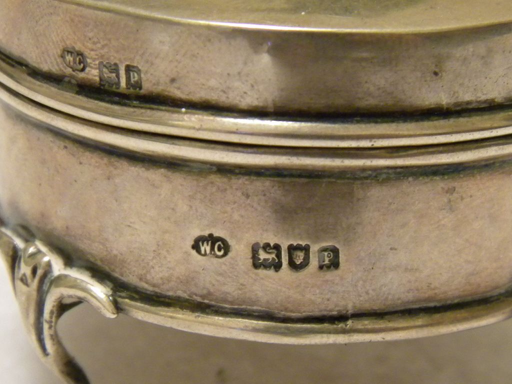 1910 William Comyns Sterling Silver Trinket Footed Box 1910 William Comyns Sterling Silver Trinket Footed Box