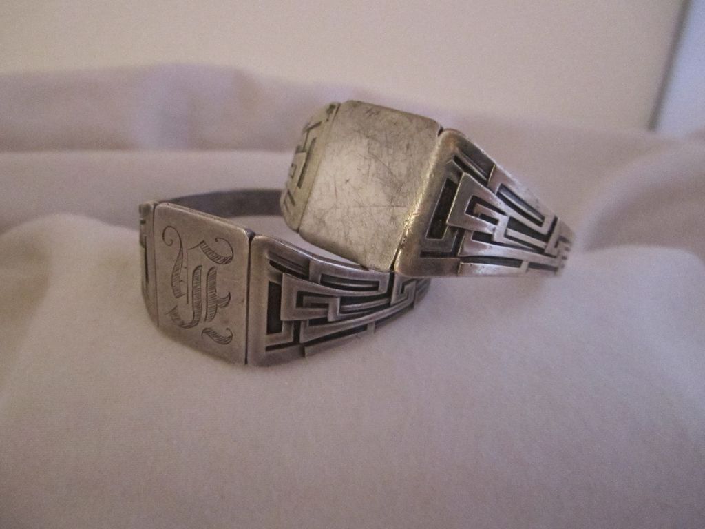Pair Of Unger Brothers Sterling Silver Art Nouveau Napkin Rings Pair Of Unger Brothers Sterling Silver Art Nouveau Napkin Rings