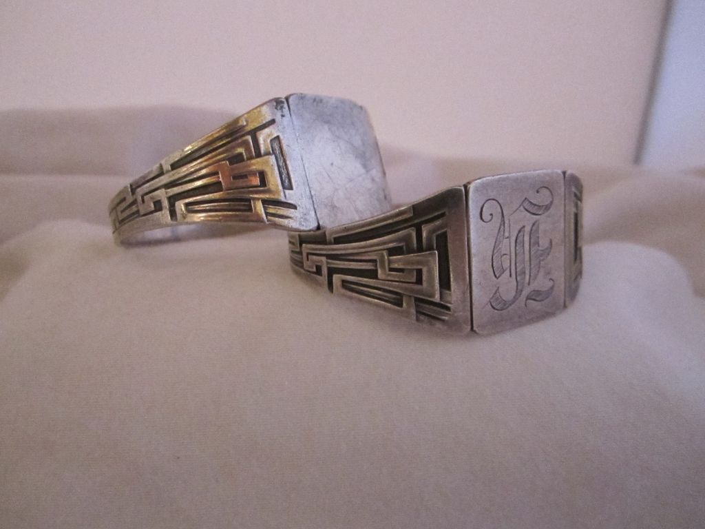 Pair Of Unger Brothers Sterling Silver Art Nouveau Napkin Rings Pair Of Unger Brothers Sterling Silver Art Nouveau Napkin Rings