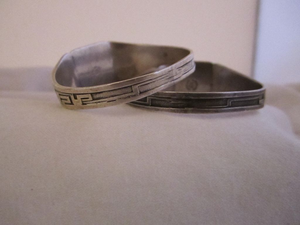 Pair Of Unger Brothers Sterling Silver Art Nouveau Napkin Rings Pair Of Unger Brothers Sterling Silver Art Nouveau Napkin Rings