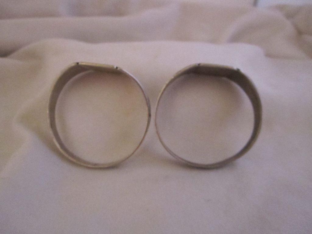 Pair Of Unger Brothers Sterling Silver Art Nouveau Napkin Rings Pair Of Unger Brothers Sterling Silver Art Nouveau Napkin Rings