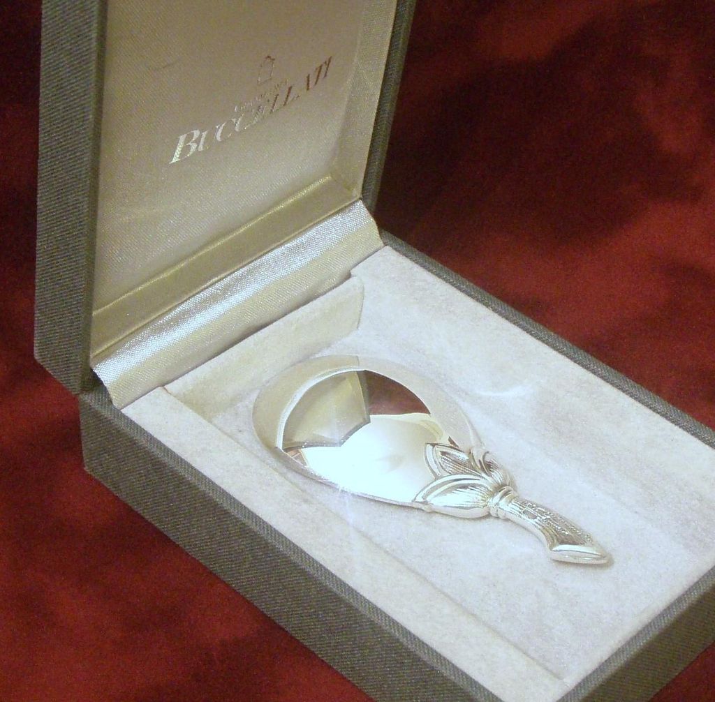 Buccellati Sterling Tea Caddy Spoon, Substantial Solid Silver and Absolutely Stunning Buccellati Sterling Tea Caddy Spoon, Substantial Solid Silver and Absolutely Stunning
